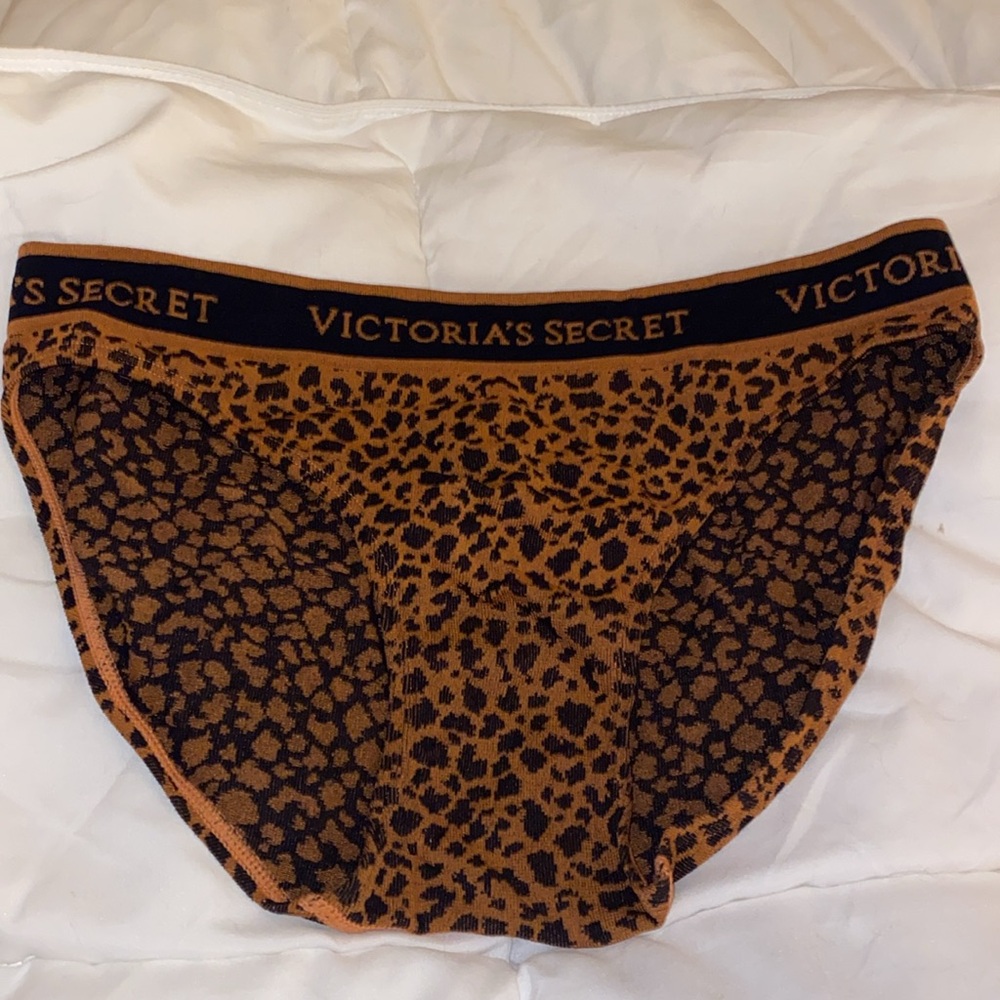 Victoria's Secret seamless high cut  Panty Size M Brown & Black Leopard NWOT